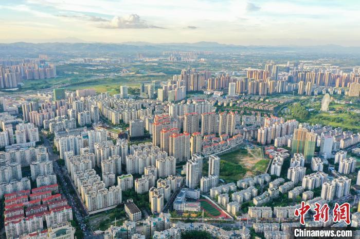 資料圖：航拍樓盤林立。 陳冠言 攝