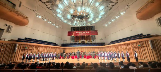 重慶大學(xué)城樹人小學(xué)校管樂團參加比賽。